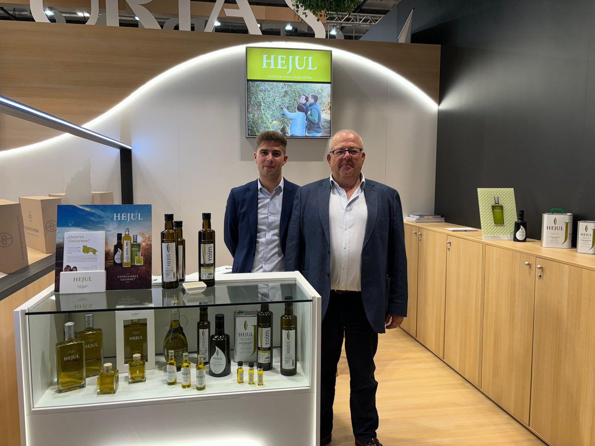 Aun estas a tiempo de pasarte a vernos por el pabellón 3 de <a href="/IFEMA/">IFEMA MADRID</a> 
Estamos en el Salón de <a href="/GrupoGourmets/">Grupo Gourmets</a> hasta mañana! Te esperamos para que descubras nuestros AOVES 
<a href="/lariojacapital/">La Rioja Capital</a> <a href="/AceitesOlivaES/">Aceites Oliva España</a>