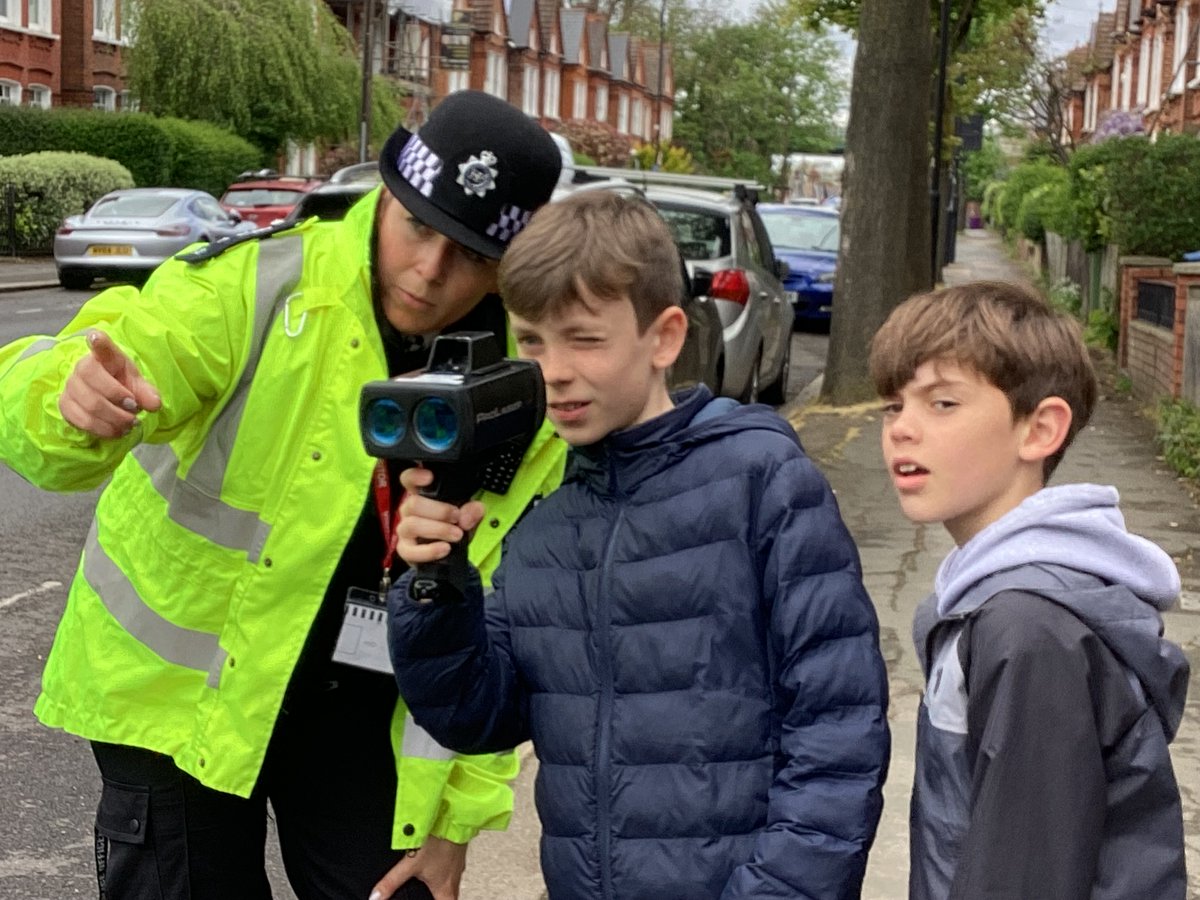 Thank you to @metpoliceuk who came into Rosendale yesterday to run a Roadwatch Workshop for our year 5 pupils.  In one hour 8 drivers were stopped for speeding and questioned by the children.
