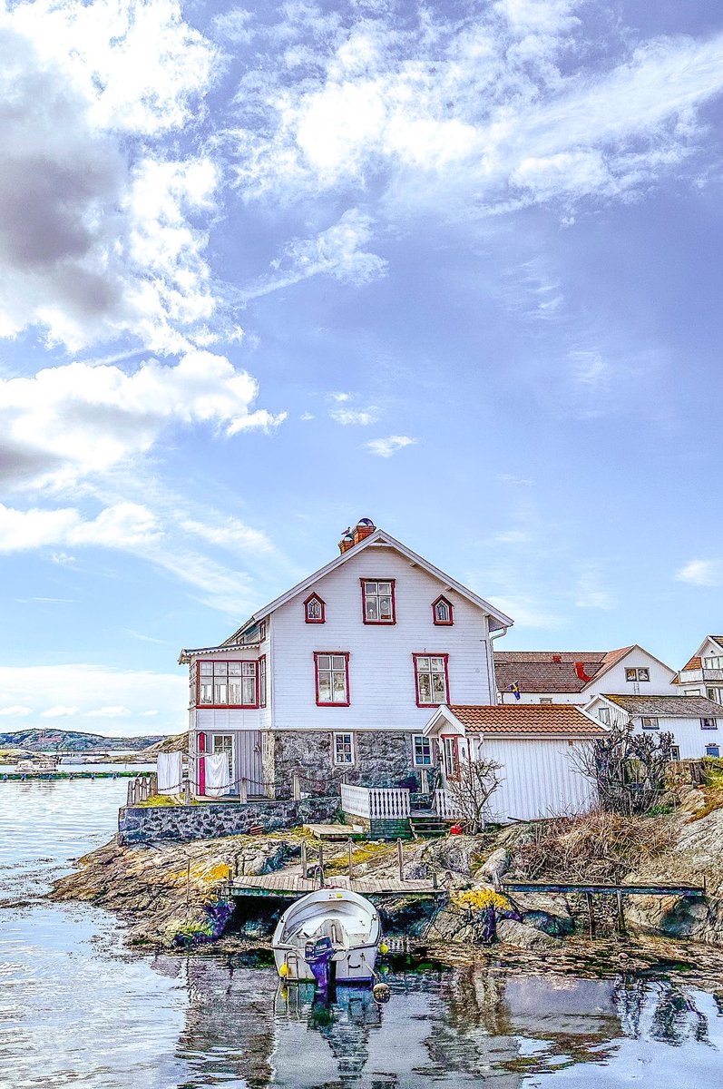 Peeteet's tweet photo. Vandaag in m’n uppie naar het eiland Gullholmen. Wat een beauty is dat zeg. 🇸🇪  #gullholmen https://t.co/OLw3yRUDL5