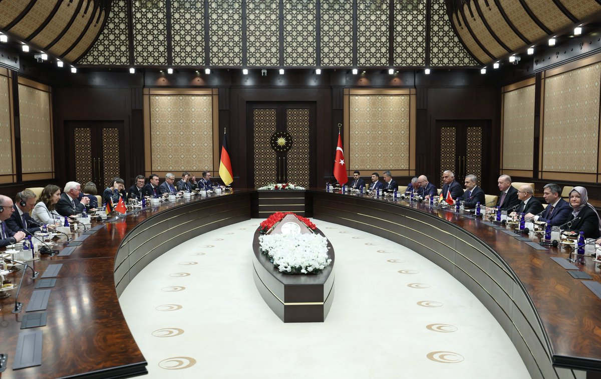 Cumhurbaşkanımız @RTErdogan, Almanya Federal Cumhuriyeti Cumhurbaşkanı Frank-Walter Steinmeier ile heyetler arası görüşme gerçekleştirdi.