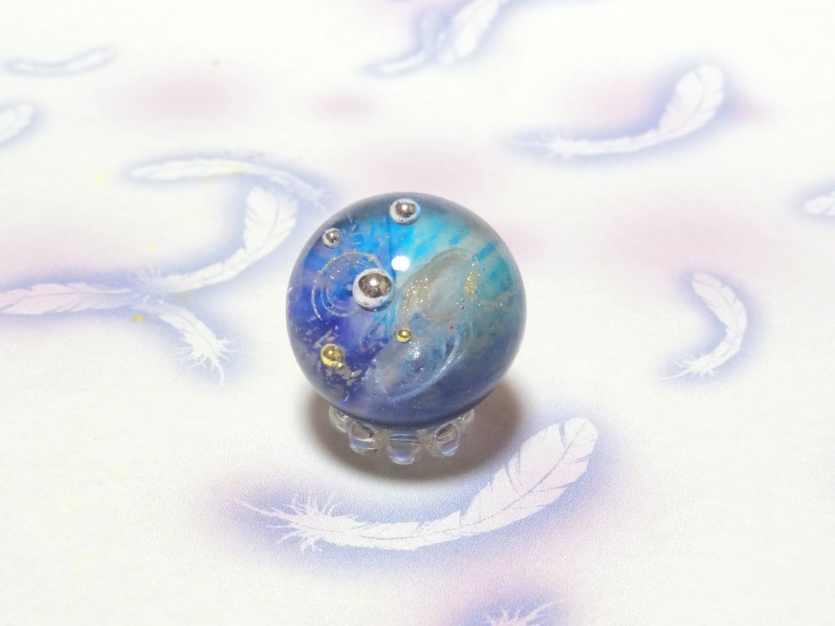 SionKirana's tweet photo. #私の作品もっと沢山の人に広がれ祭り 
ちょっと透ける宇宙玉レジン🪐
こんな感じになりまっす✨
後でワイヤー巻き巻き🌀してみまっす👍

#作風と血液型に関連があるか調査中ご協力ください 
ﾏｾﾞﾏｾﾞのA型です💦
（A型に見えない⁉らしいﾃﾞｽ😂）
#ハンドメイド https://t.co/Rp0Y8wiPDu