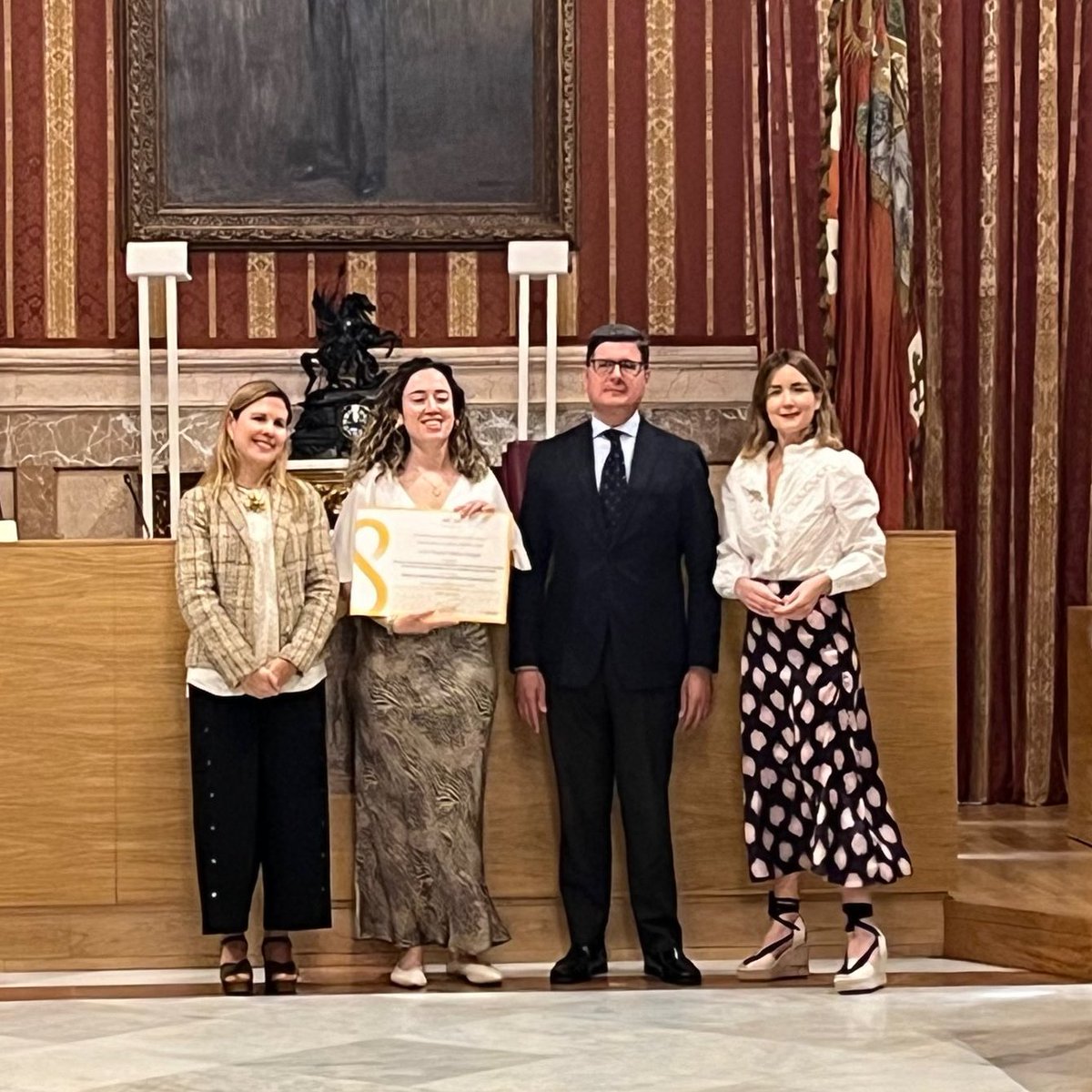 👏 ¡Felicidades, @justnuu_! Nuria Gómez Vargas, galardonada con el Premio Joven a la Cultura Científica del @Ayto_Sevilla 🏅La investigadora de la US ha recibido su reconocimiento por su trabajo “Inteligencia Artificial para la foto-identificación de individuos de peces” [+]