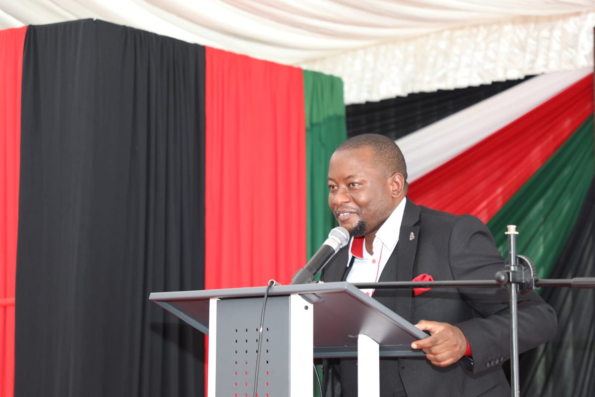 HudumaKenya's tweet photo. Huduma Kenya's Ag. CEO Mr. Mugambi Njeru making remarks today during the MOU signing at Kenya School of Government.
#ServiceExcellence #PublicService #Customerfirst #Trainingforexcellence #Serviceexcellencemindset #CentreofPublicExcellence #Transformingmindset #Customercentricserviceculture