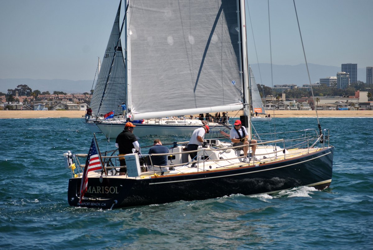 3️⃣ more spinnaker folks⛵ join the boats already heading ➡️ to Ensenada🪅. 

🌊 Joel Velasco aboard "Garufa"- Catalina 30 
🌊 Kevin Thomas aboard "La Vie Dansante"- Catalina 42MKII 
🌊 Stephen Ronk aboard "Marisol"- Hunter 410 

Photo: 2019 Start