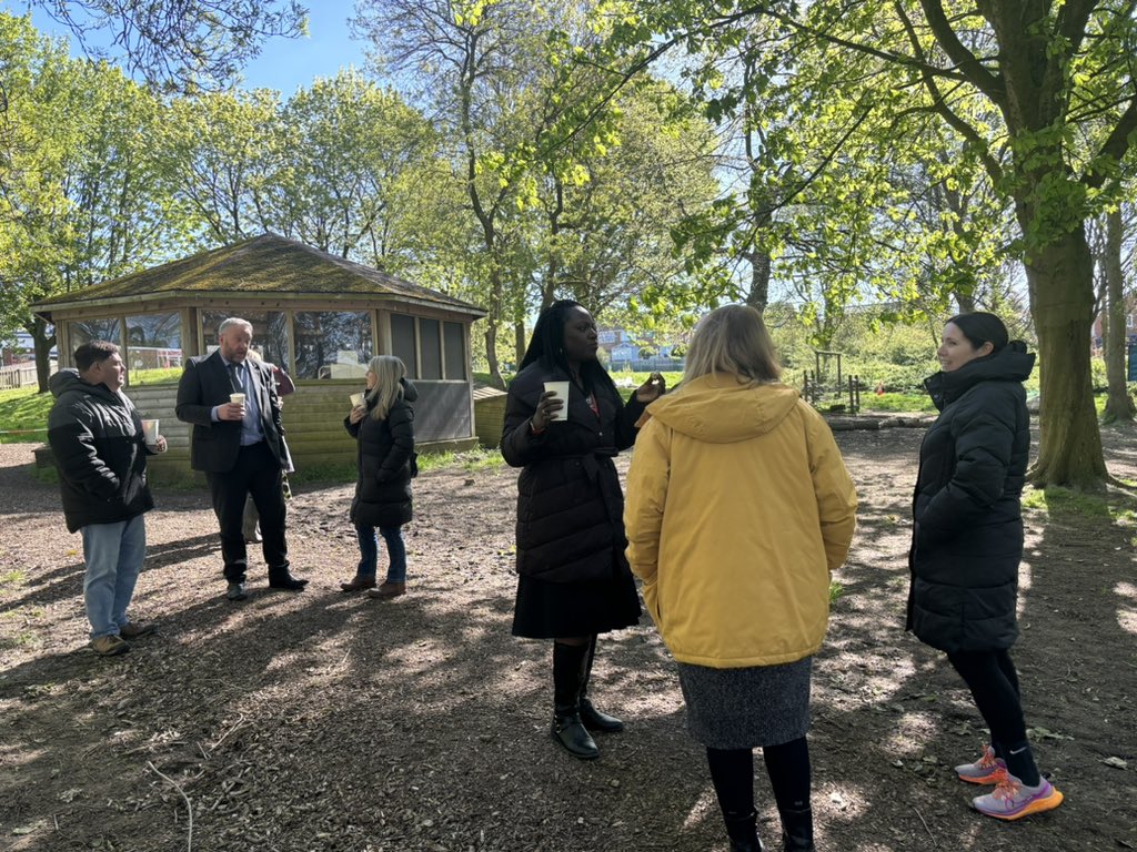 Thanks to @TownfieldREMAT for hosting our Central Leadership Meeting this morning. As well as a really positive, productive meeting, we enjoyed hot chocolate and s’mores in their amazing Woodlands! 🌳🌈 @RainbowEduMAT