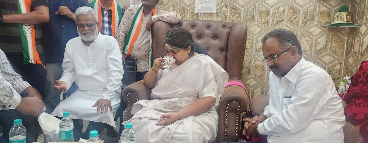 BNMREDDY's tweet photo. ಲೋಕಸಭಾ ಚುನಾವಣಾ ಅಂಗವಾಗಿ ಬೆಂಗಳೂರು ದಕ್ಷಿಣ ಲೋಕಸಭಾ ಕ್ಷೇತ್ರದ ಕಾಂಗ್ರೆಸ್ ಅಭ್ಯರ್ಥಿಯಾದ ಶ್ರೀಮತಿ ಸೌಮ್ಯ ರೆಡ್ಡಿ ಅವರೊಡನೆ ಚುನಾವಣಾ ಪ್ರಚಾರ ಕಾರ್ಯದಲ್ಲಿ ಭಾಗವಹಿಸಲಾಯಿತು.
#RejectTejasvi #SowmyaforSouth #BNMR https://t.co/bx6pz9JcdQ