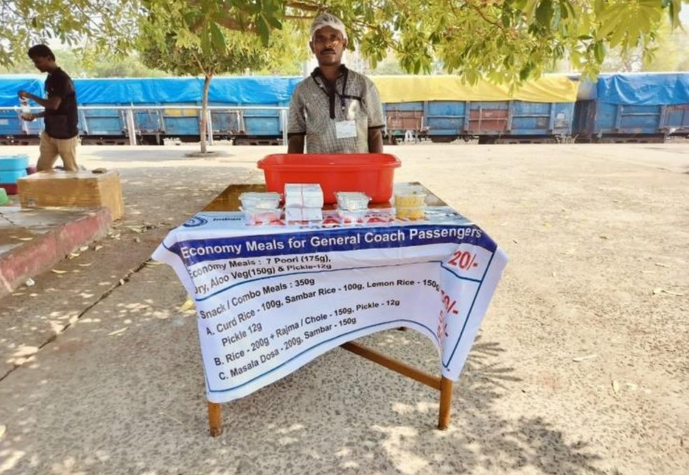 Recognizing the challenges faced passengers traveling in unreserved compartments not having access to budget-friendly meals; Indian Railways offers meals at economical price for travelers during summer season. Here is one such counter at Palasa station.
@RailMinIndia

#ECoRupdate