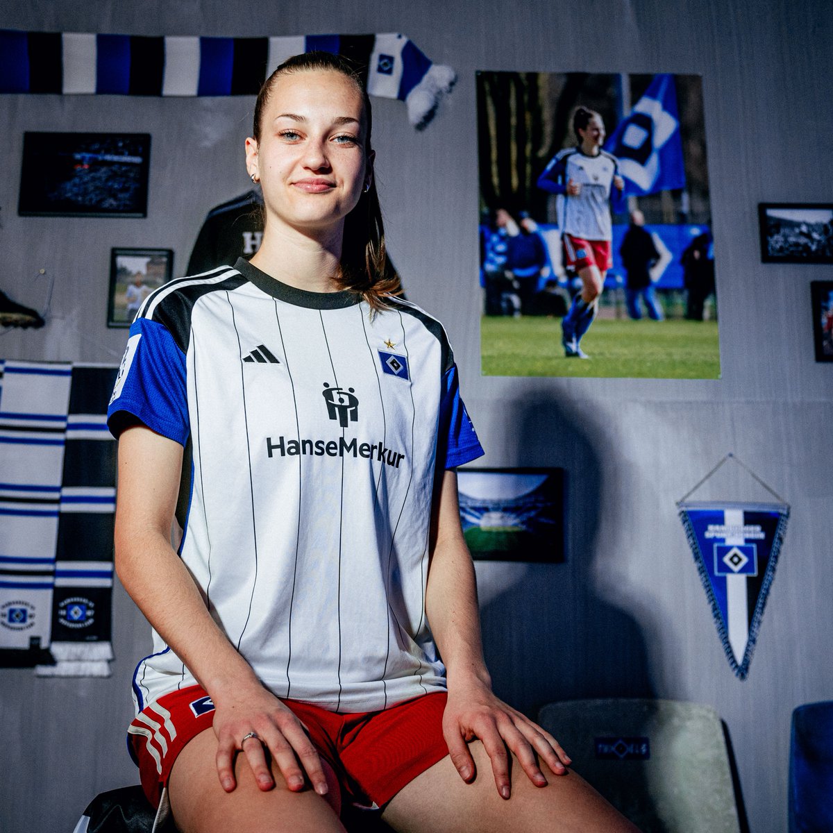 Emilia Hirche verlängert bis 2026 🔷

Tolles Zeichen: Die langjährige HSV-Spielerin bleibt zwei weitere Jahre an der Elbe ➡️ bit.ly/HSVFrauen471

#nurderHSV