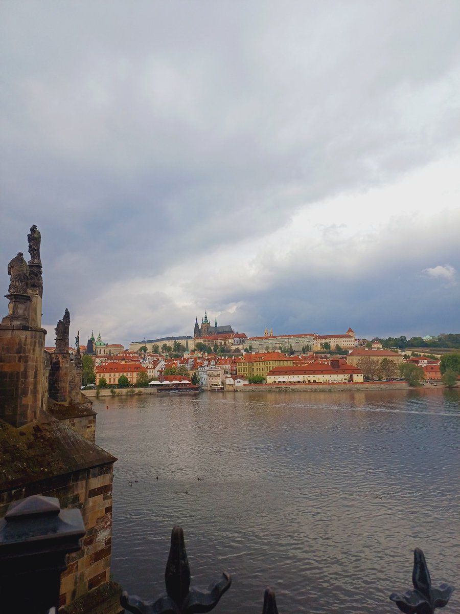 Cemreeee7's tweet photo. Prag 😍 https://t.co/2pZrUd92ZN
