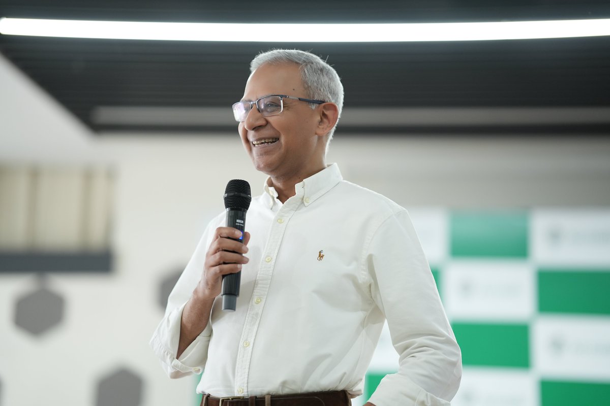 ArcolabL's tweet photo. Neeraj Sharma was our latest speaker at #ArcoTalks, delving into the landscape and intricacies of business development within the injectables space. He provided a captivating overview of the history and evolution of injections. 

#WeAreArcolab #TalksAtArcolab https://t.co/xBVz5mEP32