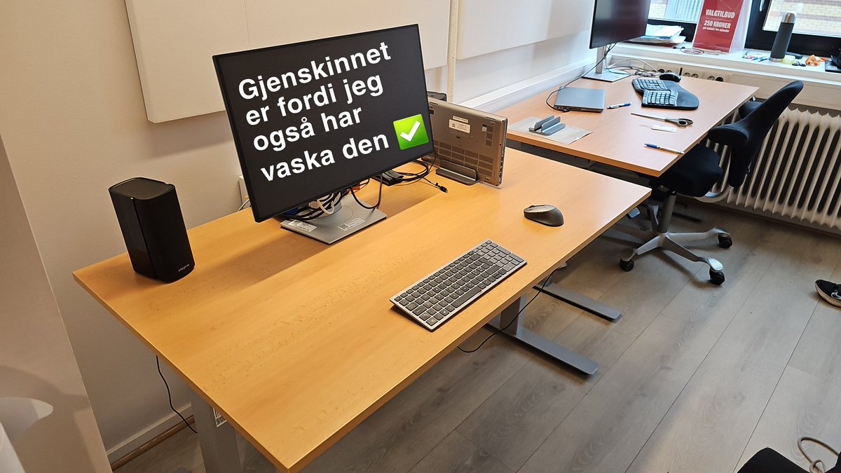 Et_smartere_liv's tweet photo. 😎🎩
Fornøyd, @bareenmann? 😁
#flink #gutt #husarbeid #rydde https://t.co/Um0n6zQmoW