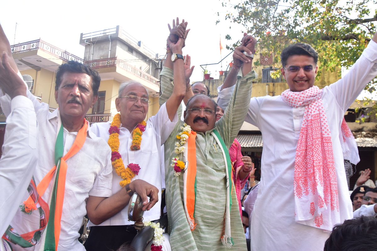 PrahladGunjal's tweet photo. आज तालेड़ा, बूंदी में अखिल भारतीय कांग्रेस कमेटी के महासचिव श्री सचिन पायलट जी के साथ जन सभा को संबोधित किया ।
@SachinPilot #Bundi #Talera #kotabundiloksabha #Congress #HaathBadlegaHalaat https://t.co/kBZ7gMFkOb
