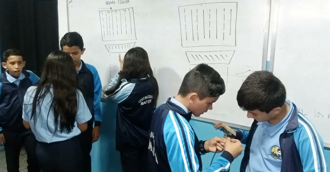 #Tachira🇻🇪 
#McipioAndresBello 
.
.
✅Actividad: empalme de cables para redes de informática 🔌
✅1er año de Ciencia y Tecnológia 
✅Prof. Encargado: Juan Carlos Delgado