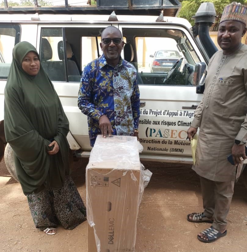 AdaptWAP Project: The delivery of servers that will host the Multi-Risk #EarlyWarning System platform for the W-Arly-Pendjari complex marks a significant step forward in protecting vulnerable #communities from #climate hazards. To read more: oss-online.org/fr/node/770