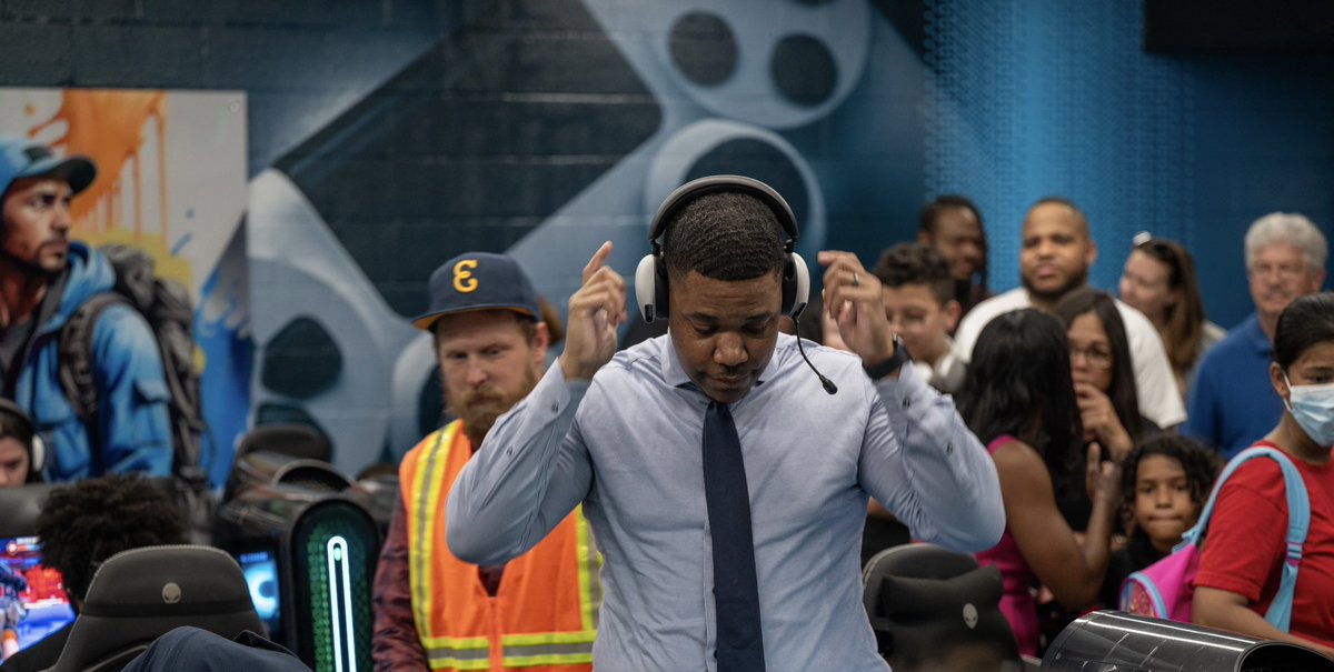 Last week, I joined Mayor Scott, CP Mosby and other city officials for the well anticipated re-opening of the renovated Medfield Recreation Center, featuring the City’s first E-Sports Lab. 1/2