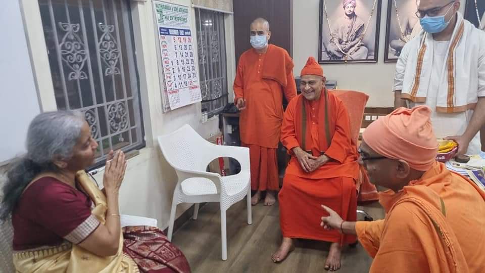 My humble namaskar to Swami Gautamananda ji on being elected the President of @rkmbelurmath and Ramakrishna Mission. The Mission and the Mutt play a critical role in keeping alive the spiritual tradition of Swami Ramkrishna and Maa Sharada. @ramakrishnamath