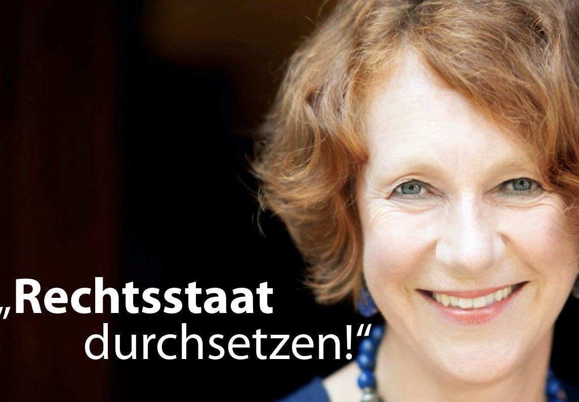 Ich habe mich soeben mit dem Prozeßbevollmächtigten von Ulrike #Guérot ausgetauscht, der die erstinstanzliche klageabweisende Entscheidung vor dem #Arbeitsgericht #Bonn bestätigt hat. Laut dem Berliner Kollegen Rechtsanwalt Tobias Gall erfolgte bisher naturgemäß nur eine…