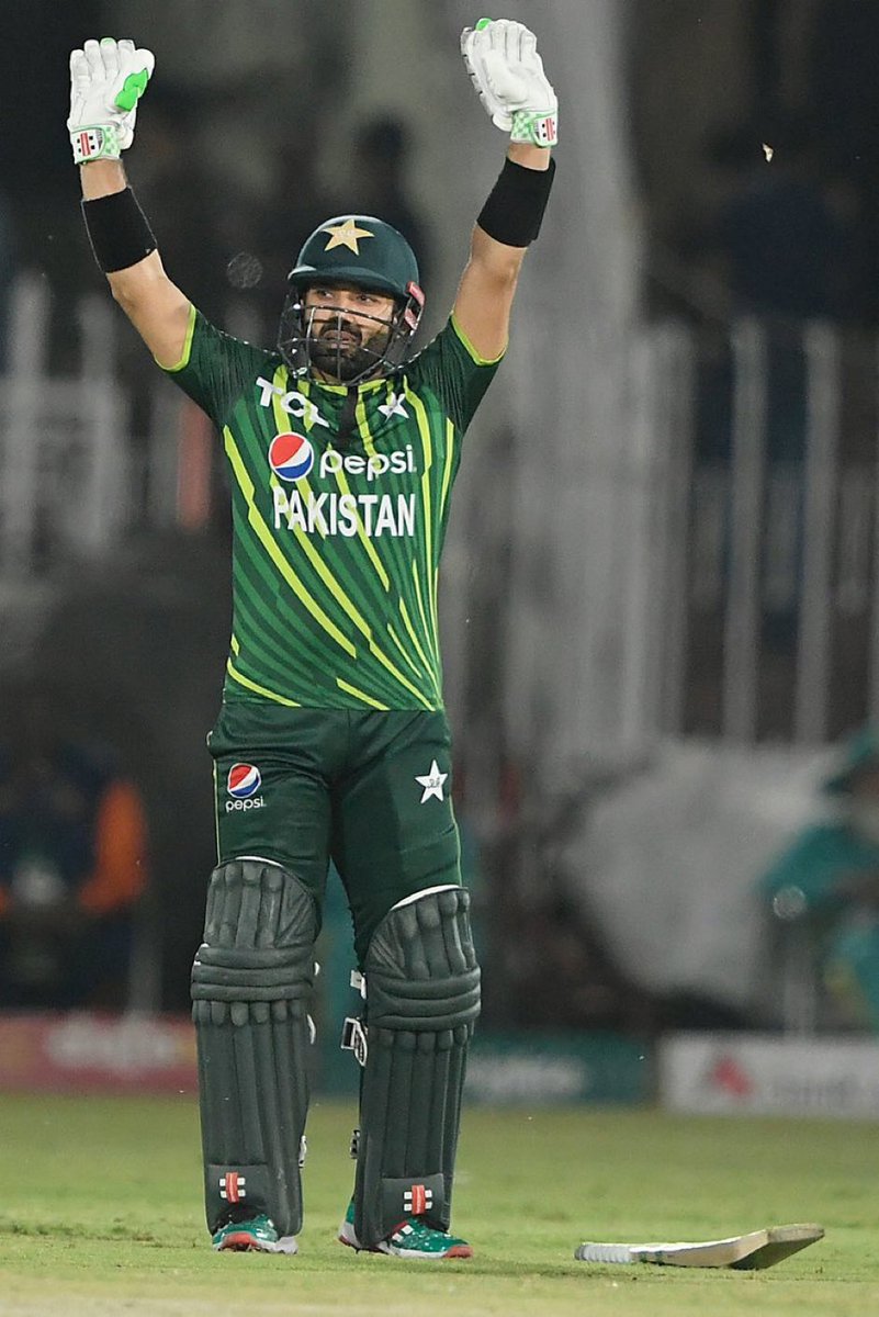 Mohammad Rizwan will be a surprise feature in the ICC T20 World Cup 2024 - as it is highly likely that he will be missing out on the upcoming series against Ireland and England due to ongoing hamstring injury. 

#MohammadRizwan #PAKvNZ #Rizwan