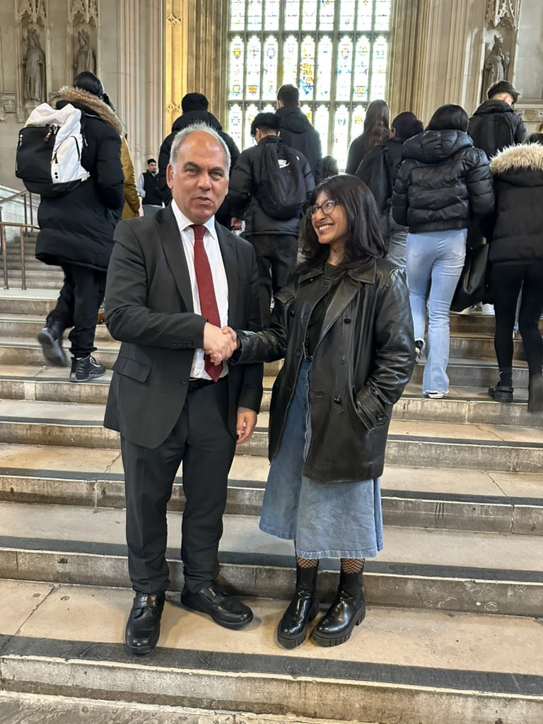BSC_Alevels's tweet photo. @barnetsouthgate A-level Politics and Law students having a terrific time at Westminster today. A big thank you to @BambosMP for meeting us and participating in a Q&amp; A session👏 https://t.co/whiQeK6PAZ