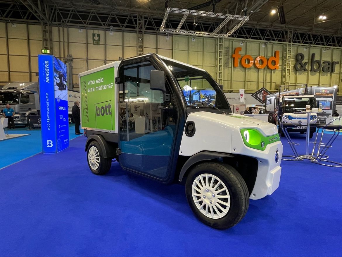 🇬🇧 Aujourd'hui, nous partons direction le Royaume-Uni !

📍 Du 23 au 25 avril, notre distributeur britannique, Bradshaw Electric Vehicles, est exposant au salon Commercial Vehicle Show à #Birmingham.

#GoupilEV #RoyaumeUni #CommercialVehicleShow #emobility #evehicles #EVs #VUL