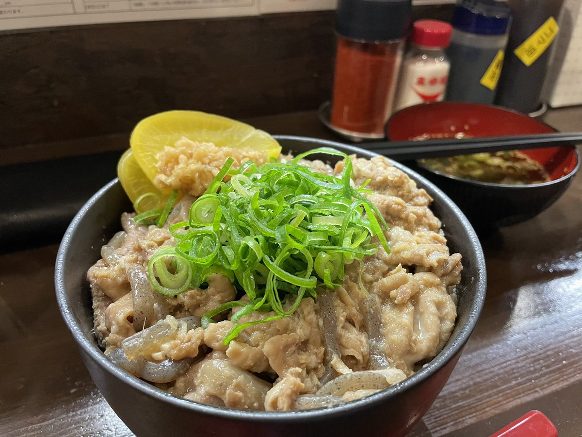 melceldes's tweet photo. 昨日はクッソ久々のSUNZOKキメてきた
朝営業から夜営業に変わって初の来店になっちゃったけど、店長が元気そうだったし、丼は相変わらず超美味くて大満足でした🥰
次はイカ狙って行った夜の後ひ2時の丑三丼を食べに行くぞー！
#SUNZOK https://t.co/tGDqMsayYm