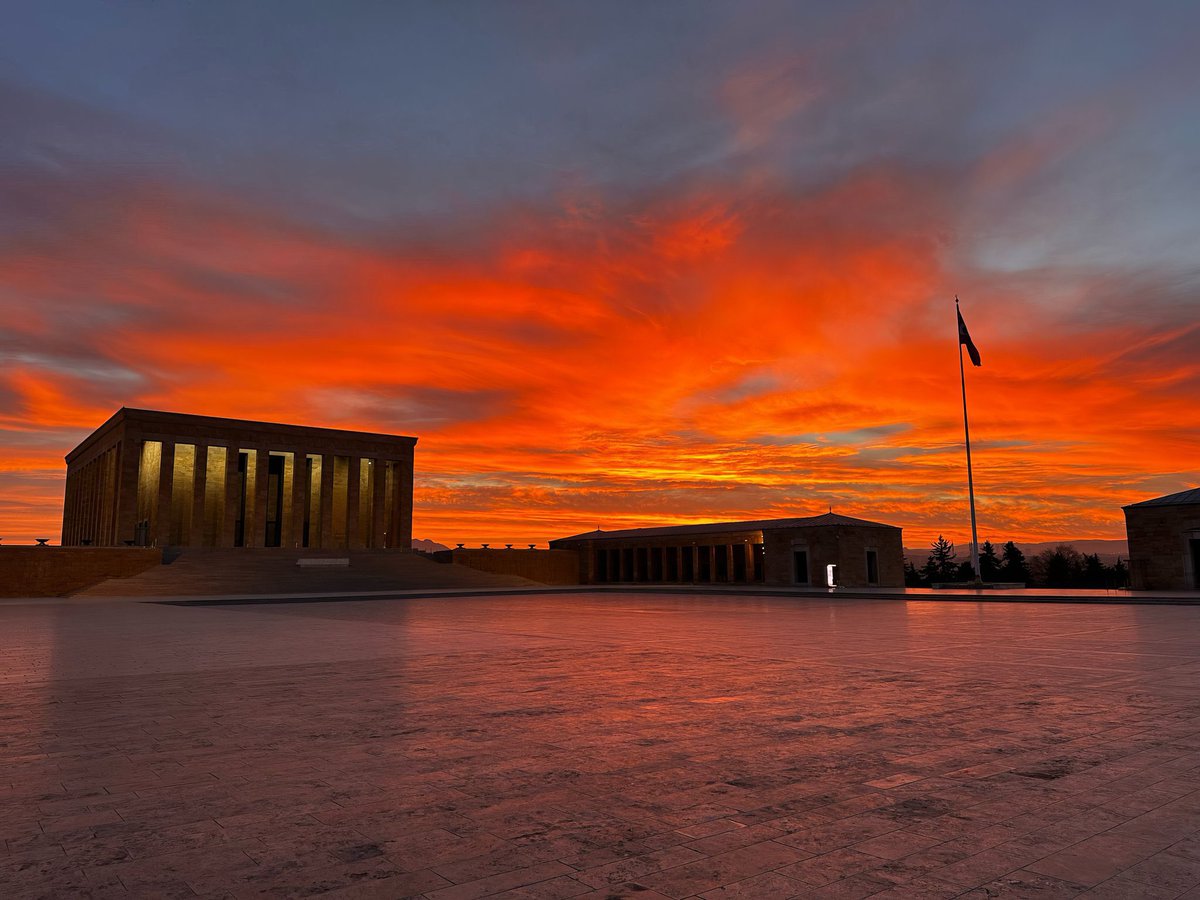 Anıtkabir’de büyüleyici gün batımı.