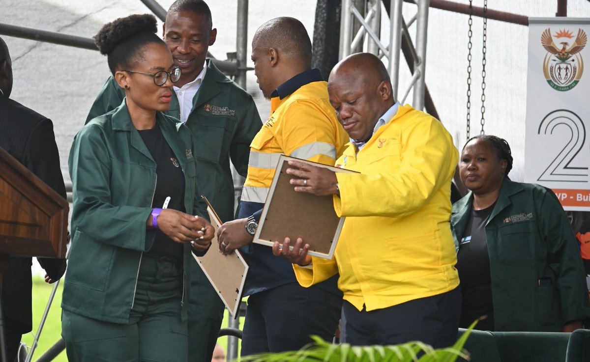 All roads in East London today, lead to Buffalo City stadium for the 20 years of EPWP celebrations, that are being led by President Cyril Ramaphosa. The programme seeked to create work opportunities for South Africans who were unable to find employment. #EPWPCelebration #20yrs