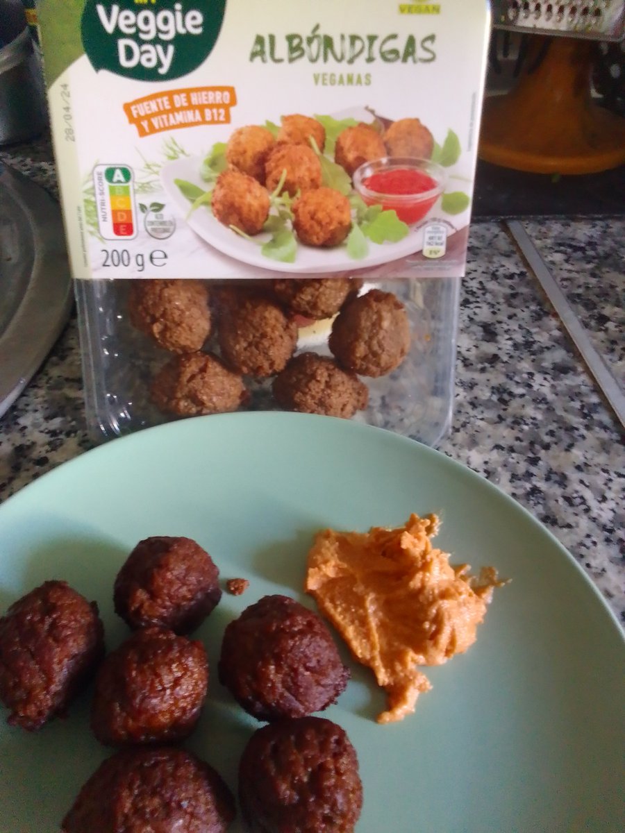 Vegan meatballs, I was impressed 🥰