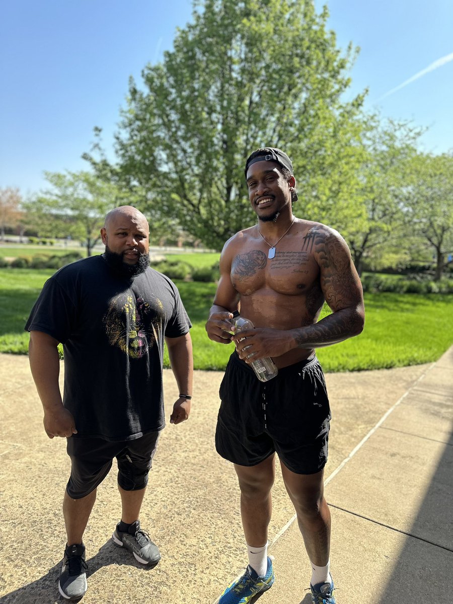 Sean Robertson tweet media