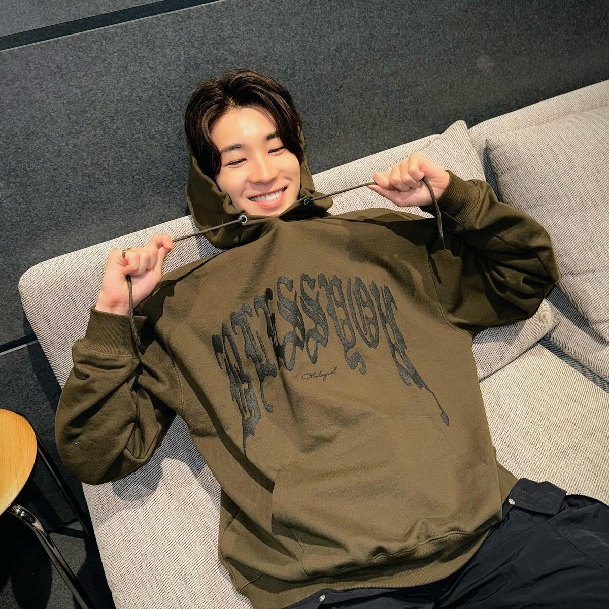 heybabydeul's tweet photo. his “after gam3bo1 live” bf pics 🥹🤍 https://t.co/iSILsq4siT