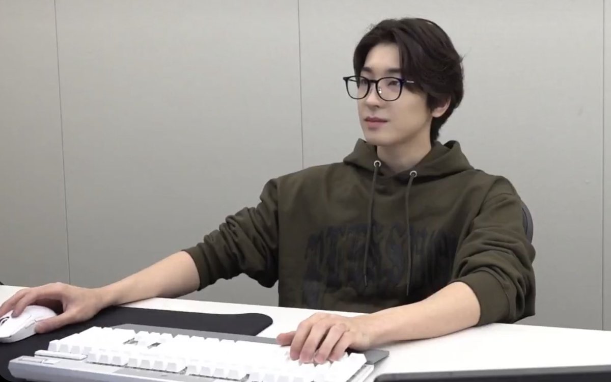 heybabydeul's tweet photo. his “after gam3bo1 live” bf pics 🥹🤍 https://t.co/iSILsq4siT