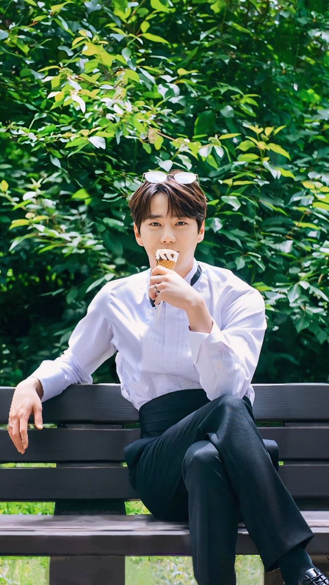 ljy096's tweet photo. 🍦
Bravo Vanilla
해태 부라보콘 화이트바닐라 
海太 經典甜筒 香草 

https://t.co/iHkmP7IZ3Q
Bravocon在去年的韓國產業品牌力量指數(K-BPI)中，在冰淇淋領域佔據了第一位。共21次頒獎中，有17次榮登第一。

#LeeJunYoung
#イジュニョン #李濬榮
#อีจุนยอง #이준영
#BLADEentertainment
#096Foodie https://t.co/7ZizoScbbe