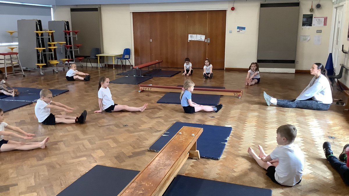 Y1AngramBank's tweet photo. Today we had our first gymnastic lesson taught by Libby. We had lots of fun! @ArchesSSP https://t.co/bQwoQXBmnO