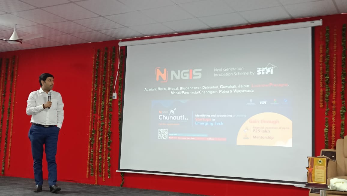 #STPIOutreach : An outreach program for STPI initiatives and #NGIS CHUNAUTI8.0 at Buddha Institute of Technology (Affiliated by AKTU)-#Gorakhpur conducted by #STPILucknow & motivated the Faculty/Startups/Students to participate. #STPIBeyondMetros @GoI_MeitY @stpiindia @arvindtw