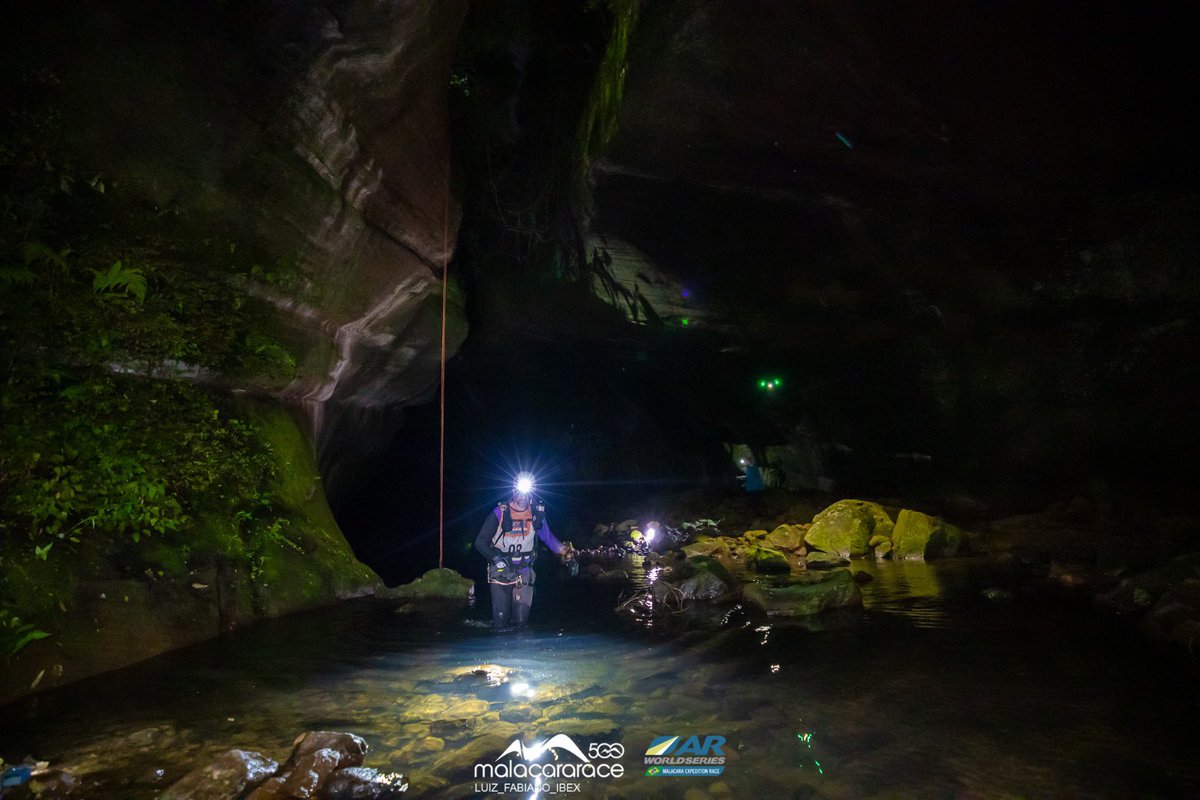 Day and night rappelling by teams taking part in the #MalacaraRace #Brazil #arwssouthamerica #adventureracing #expeditionracing #arws #arworldseries #teamwork #endurance #iamanadventureracer #adventure #expedition 📷 Luiz Fabiano