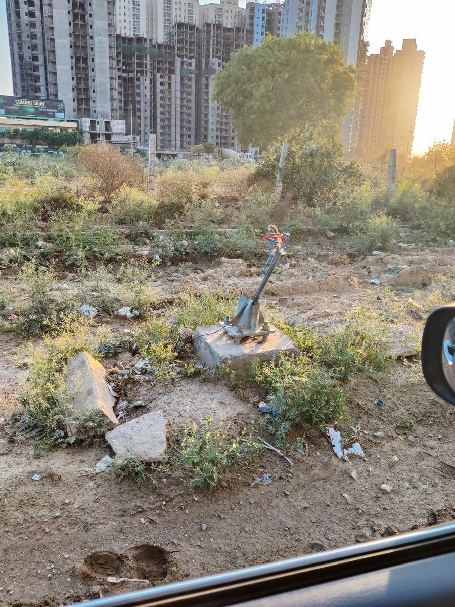 OmerRomish's tweet photo. 2 Street light poles are missing and wires are left unattended which are dangerous to humans and animals .. Request # TRX269URBN30182423 in GNIDA app
@myogiadityanath @myogioffice @noida_authority @OfficialGNIDA @CococountyO https://t.co/8Rbcg8zEpj
