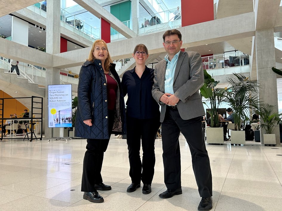 Exciting collaboration alert! Dr. Obrist from the Swiss Embassy in Canada visited @HSGStGallen to strengthen ties for student mobility. Building on our trusted partnership, this July, 20 students from St. Gallen will embark on a cross-Atlantic exchange with Canadian peers.📚🌍