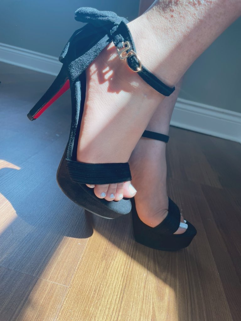 Justfeet_19's tweet photo. DM to buy custom or premade content!
Worn items, dick rates, sexting, RP, and humiliation service also available! ๐
#nsfwtwt #toes #whitetoes #heels #desi #delhi #footfetish #footjob #SellingContent #paypiggies #indian #paypiggy #domme #findom #feet #highheels #anklestrap https://t.co/dxkC2RtPYH