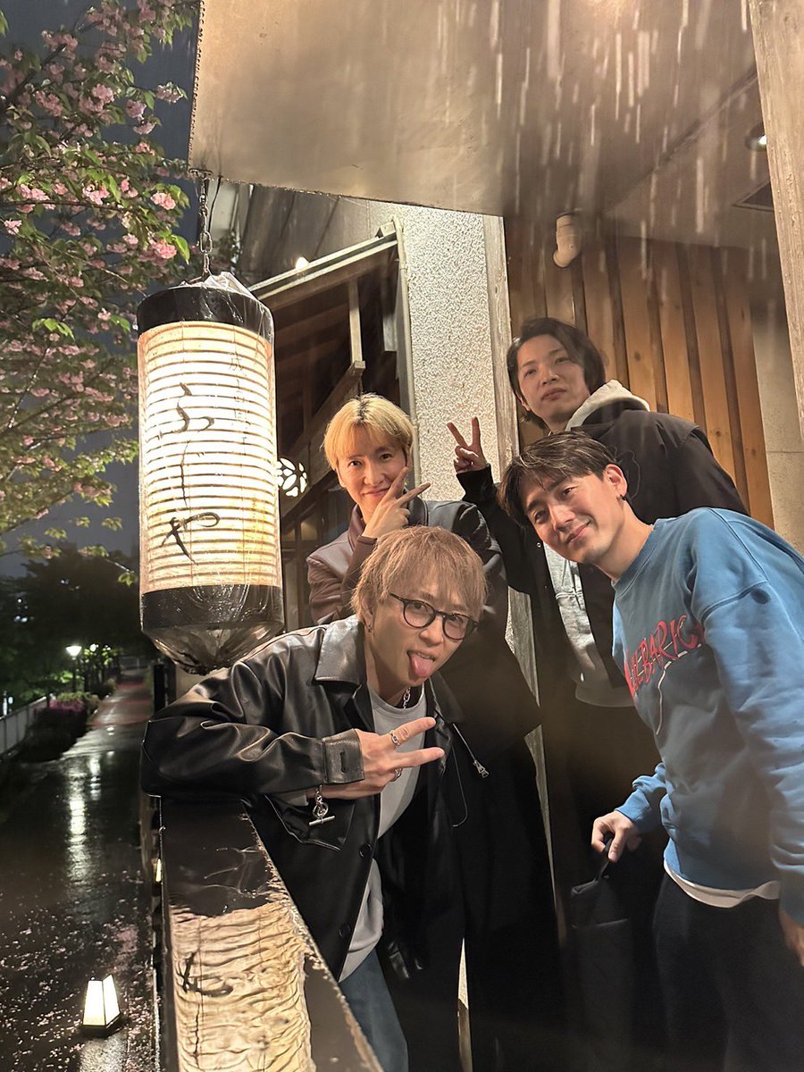 ONE_HOMEY's tweet photo. 慶太さん、しまさん、みねさんと第3回英会話ディナーセッション！！

美味しいご飯と英語のセッション最高。

毎回時間あっという間過ぎる。 https://t.co/rCcY21yMQF