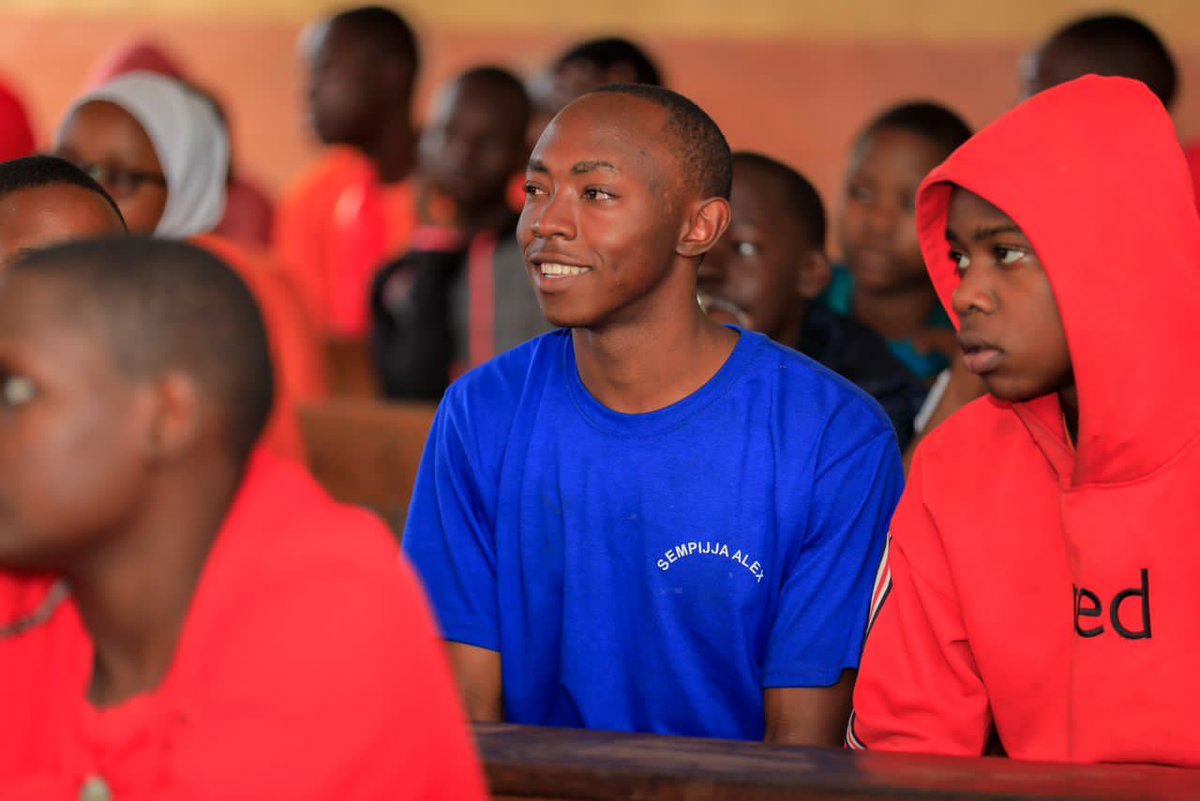 joan_mugasa's tweet photo. Doing what I love most! Impacting lives of fellow young ❤️. Menstruation and Personal hygiene should be open conversations and not traumatic factors of life for adolescents. It was a beautiful and fulfilling experience at St Elizabeth Nkowe.
#PEA24
#changeagent https://t.co/p2nnoL1NzX