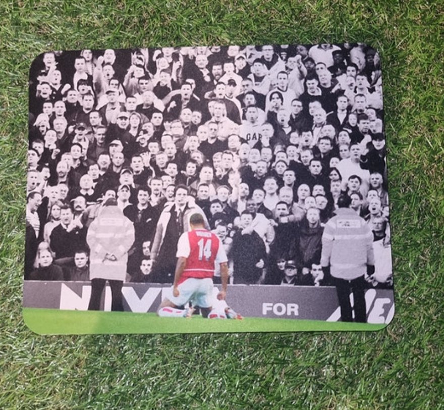 🚨 BEST COMPETITION EVER 🚨 WE WILL GIVE AWAY THE FOLLOWING WHEN WE BEAT SP**S. 2x LARGE WALL BADGES (37X46CM) CLOCK END WALL CLOCK HENRY MOUSE MAT NORTH LONDON IS RED TSHIRT OLD CREST T-SHIRT LIKE, FOLLOW AND RETWEET TO ENTER. MADJACKSIGNS.COM #ARSENAL #GUNNERS #AFC