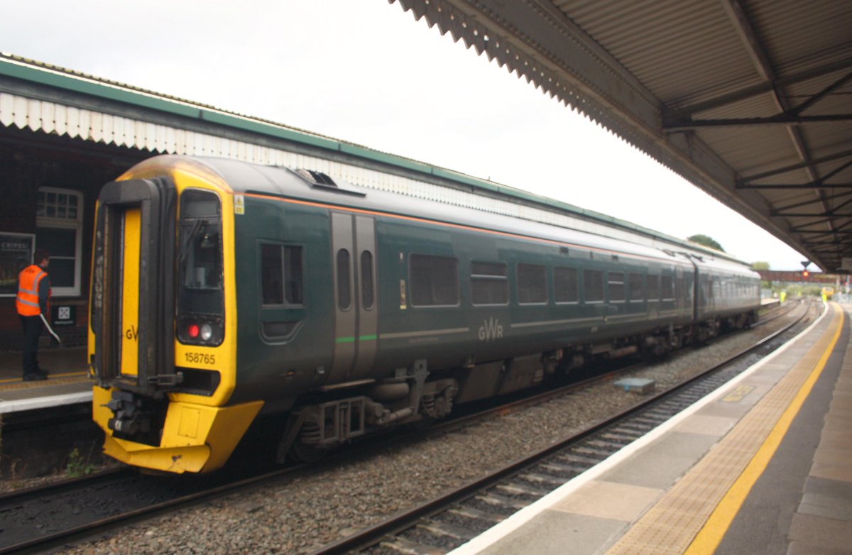mavmaramis's tweet photo. Westbury, Wiltshire. 158765. GWR green livery. Photo: 19.09.2023. #Westbury #Wiltshire #railway #DieselMultipleUnit #Class158 @SalopianLyne https://t.co/RunbFUT31L