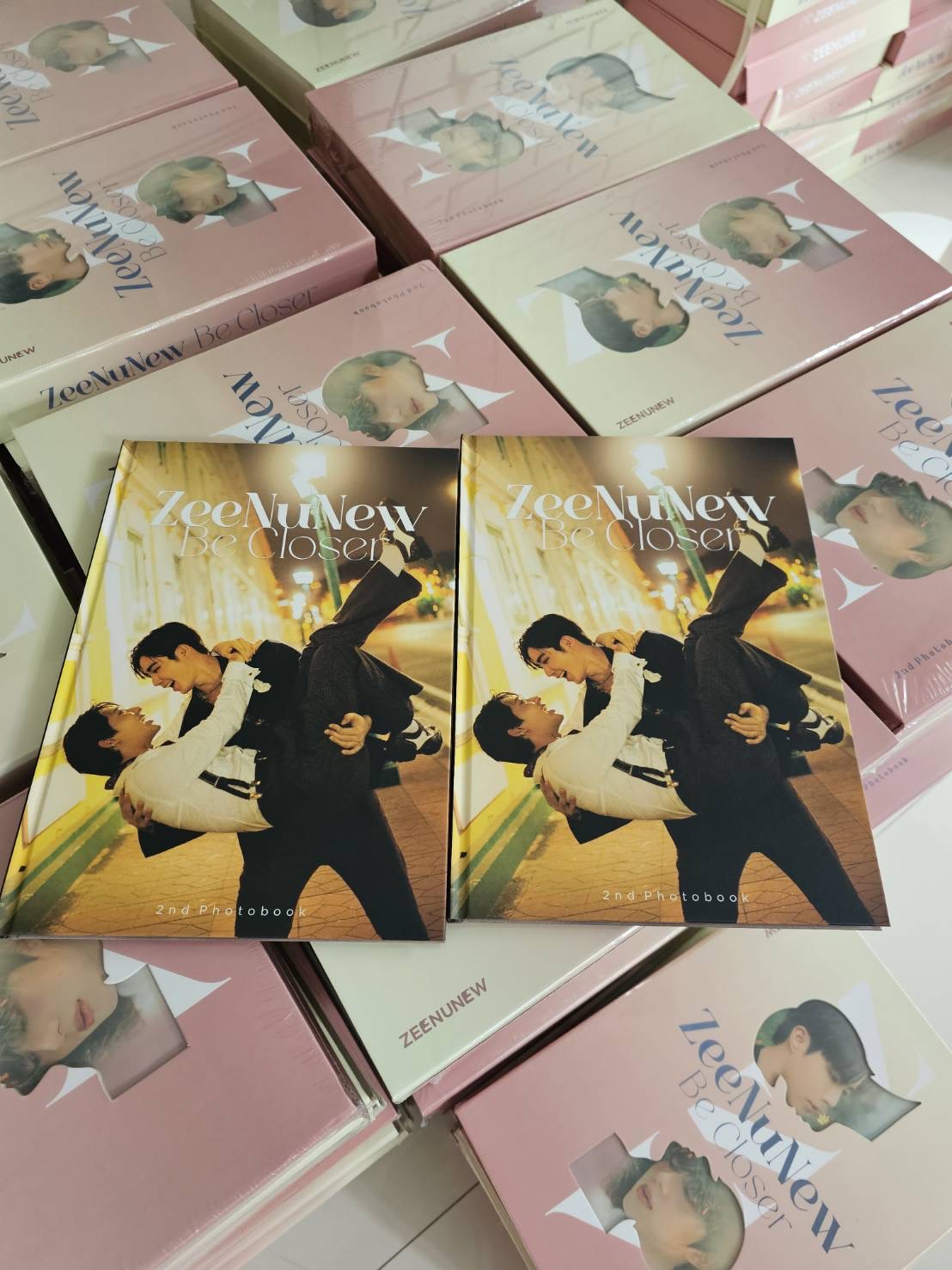 YBP LTD. X:ssä: ”ZEENUNEW様 2ND PHOTOBOOK 「ZeeNuNew Be Closer