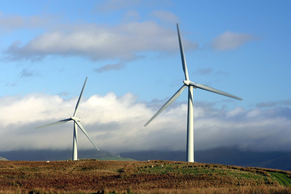 The U.K. is closing in on its zero-carbon power goal. Read more @YaleE360: bit.ly/3JwAheD