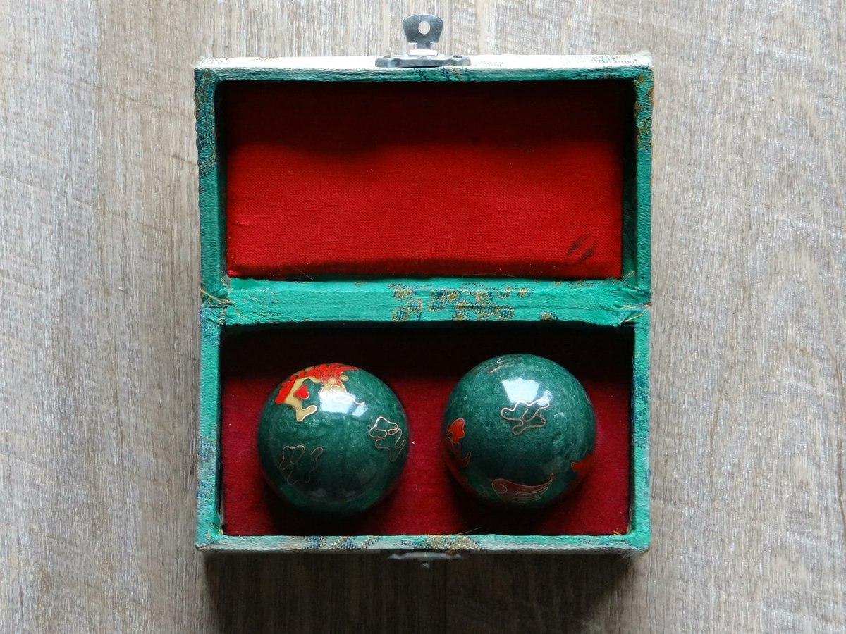 Vintage Chinese Qi Gong Chime Therapy Balls, relaxation balls, stress balls, baoding balls, traditional Chinese medicine, retro item #homedecor #vintage #decor #HomeStyle #DecorateWithArt #elevateYourDecor #wiseshopper
Available here
 elementsdeco.etsy.com/listing/845850…