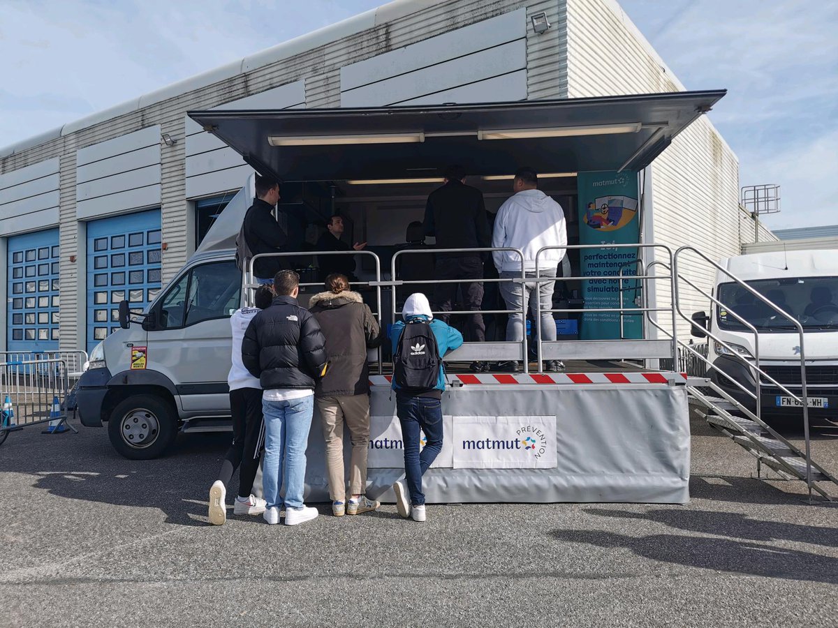 🚘🏍️🛴La Matmut anime des actions de prévention routière auprès des lycéens/apprentis du lycée professionnel havrais Lavoisier, en collaboration avec l’Automobile Club de l’Ouest #ACO 👍 Animations avec simulateurs 4 et 2 roues et conférences sur des thèmes #SécuritéRoutière