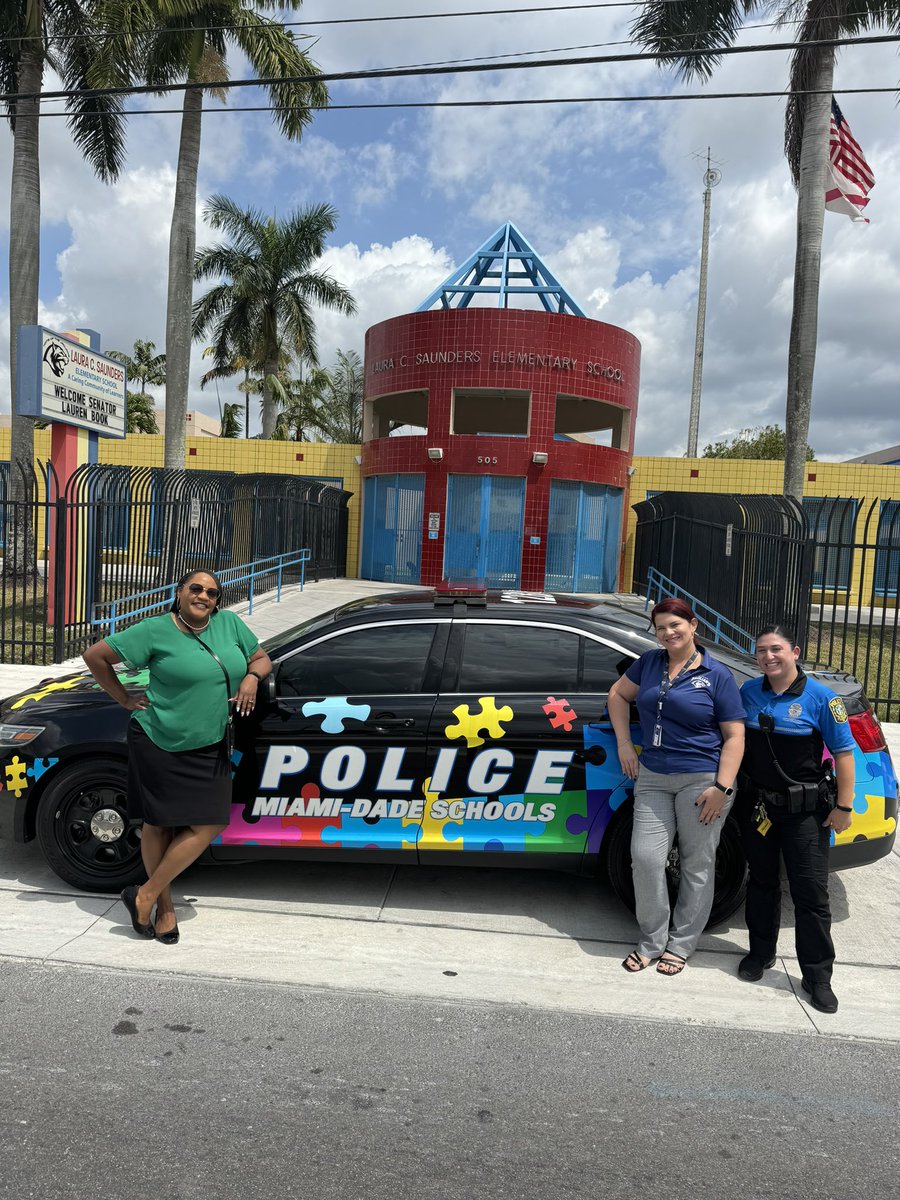 Autism Awareness Month with Officer Fernandez 💙 @SuptDotres @MDCPSSouth @MDCPS