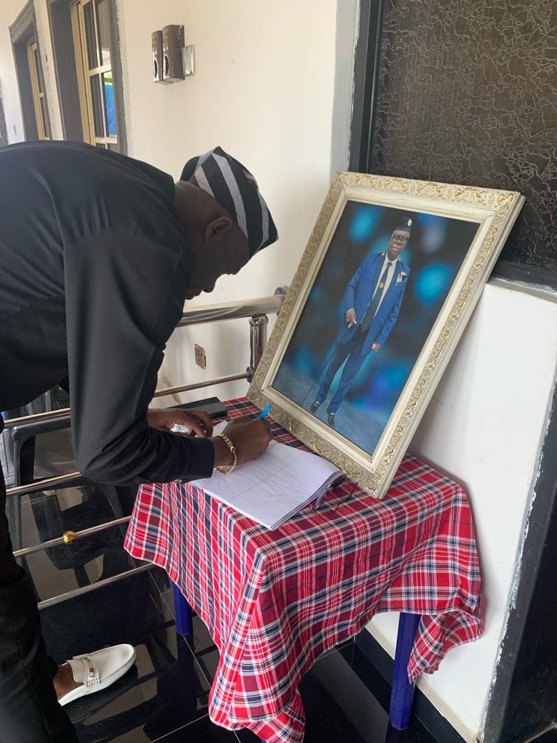 okochatonyc's tweet photo. I paid a condolence visit to the family of my departed brother  Sir Chief Lucky Amadi. He was a Councillor in Obio/Akpor LGA &amp; a great grassroots mobiliser .

He was the husband to Hon. Lady Emilia Lucky Amadi,  Member, RSHA ,Representing Obio/Akpor constituency 2. https://t.co/SN75ANcGLo