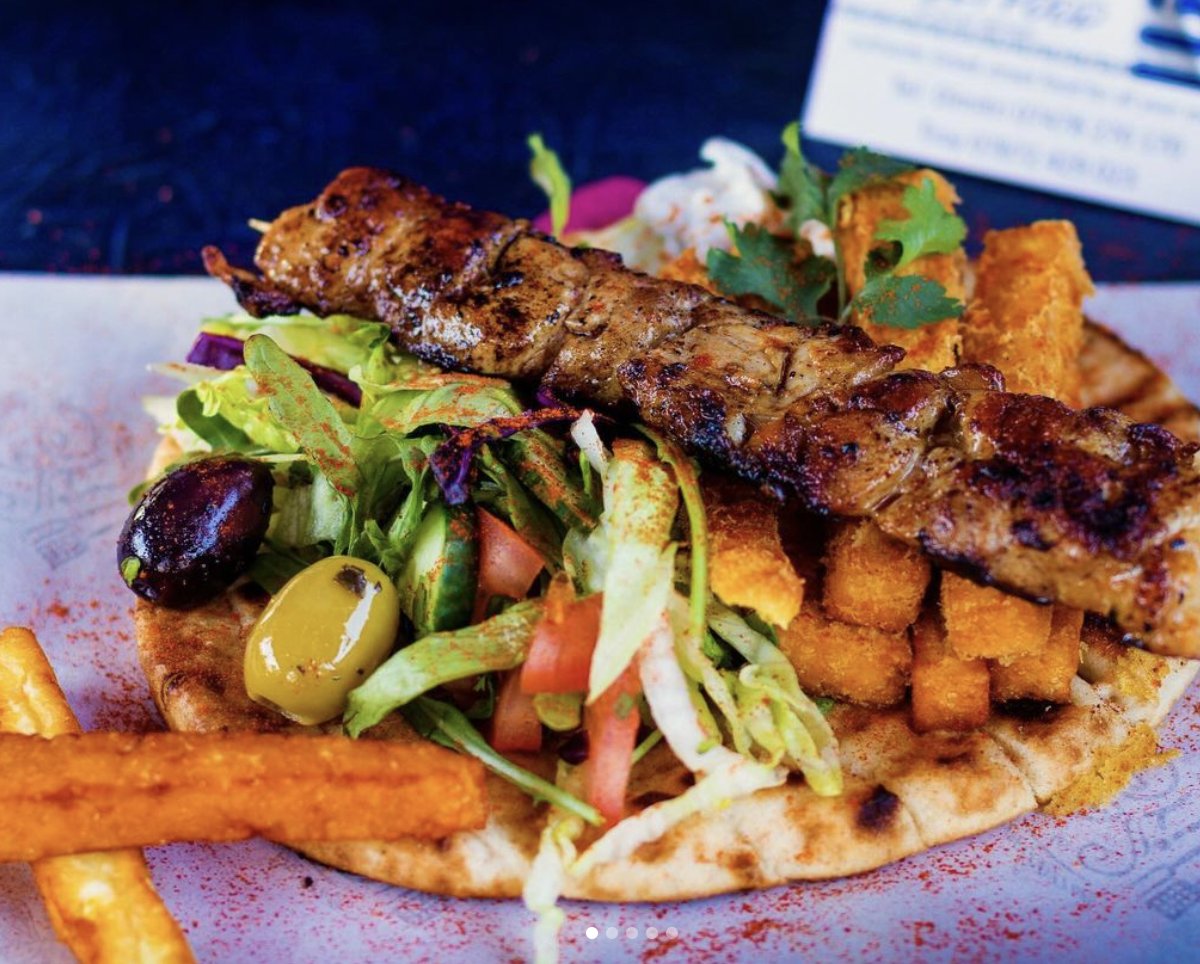 BuryFDFest's tweet photo. 🚨Warning🚨 This post may cause extreme food envy!! 👀

We can't wait for Bury's first Food and Drink Fest next month 🎉

We've got American snacks from Mama Sue's, Greek street food from Malaka Brothers, chutneys from Tosha Dibba, sweet treats from SugarHit and much more🌭🧁✨ https://t.co/XGDxOah1JA