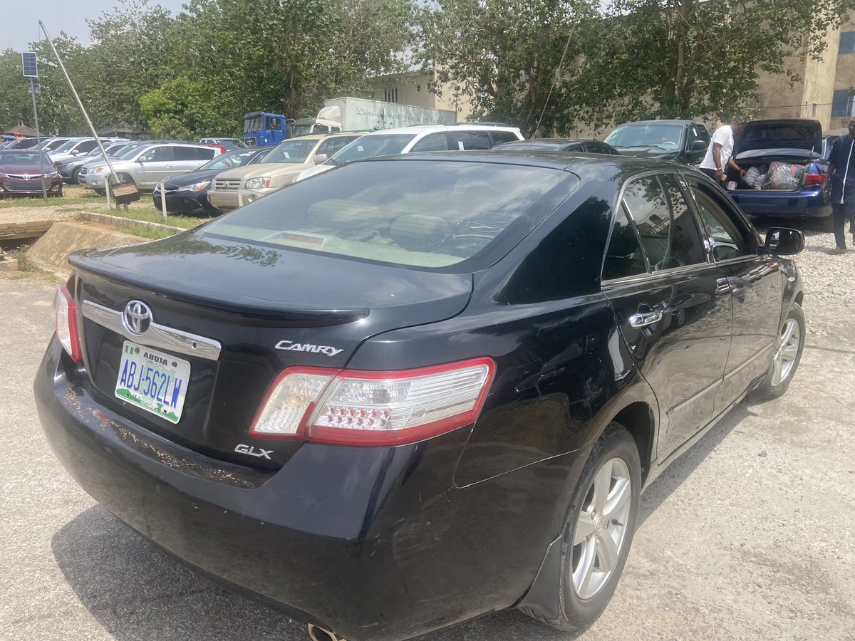 Extremely clean 2009 Toyota Camry GLX N5.5M Abuja 09075065990